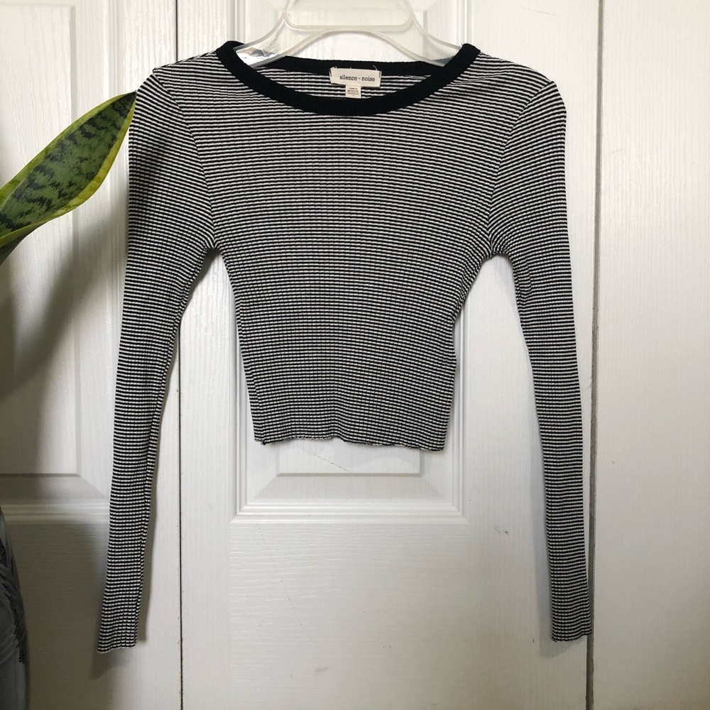 U/O silence + noise Stretchy Crop Top